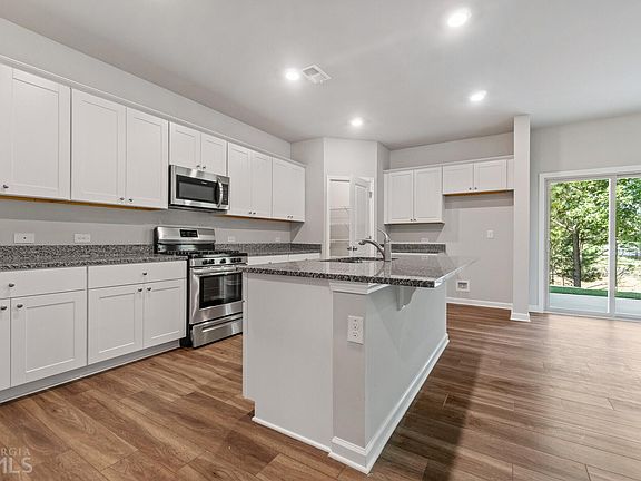 3rd image of 713 Gelderland Dr