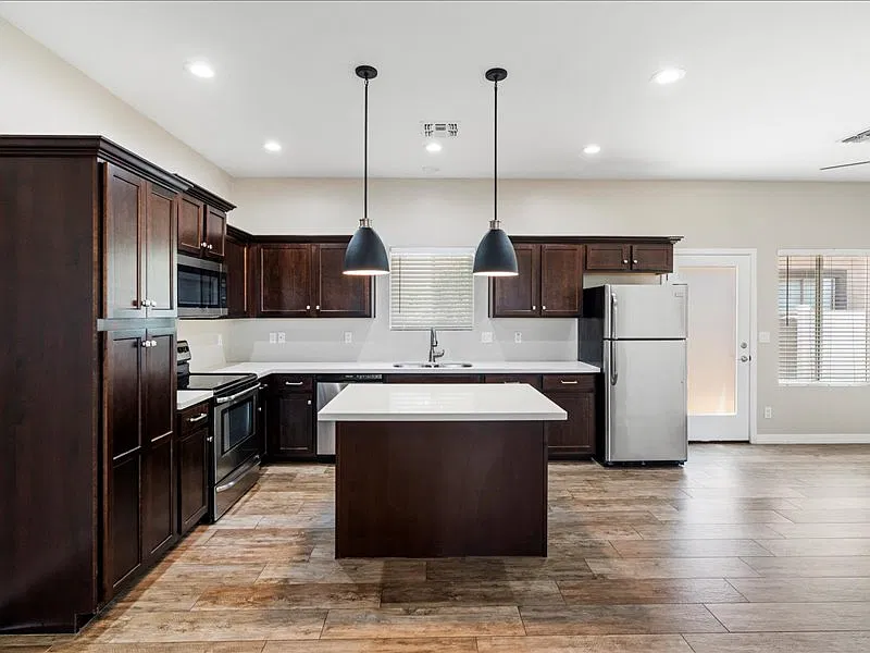 3 bed, 2.5 bath, 1657 sqft, $2,493 — Photo 4
