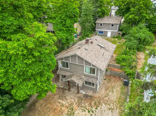 630 5th St SE, Salmon Arm, BC V1E 4G2