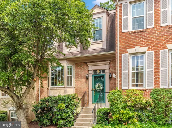 4 Cedarwood Ct, Rockville, MD 20852