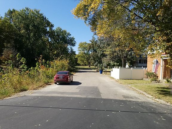 4th image of 413 La Haye St