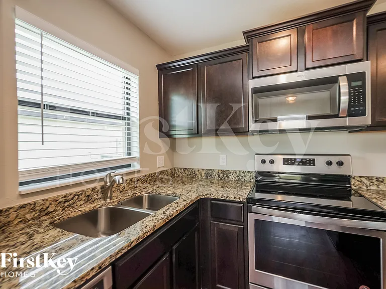 1544 Swan Lake Cir — Photo 5