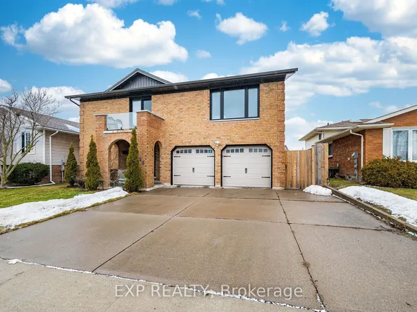 7623 Chorozy St, Niagara Falls, ON L2H 2P1