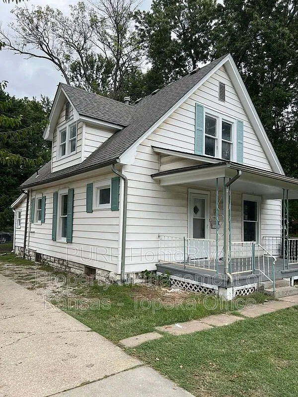 3 bed, 1.5 bath, 1197 sqft, $1,345 — Photo 1