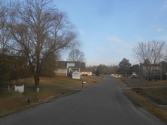 3rd image of 8309 Fieldshire Dr