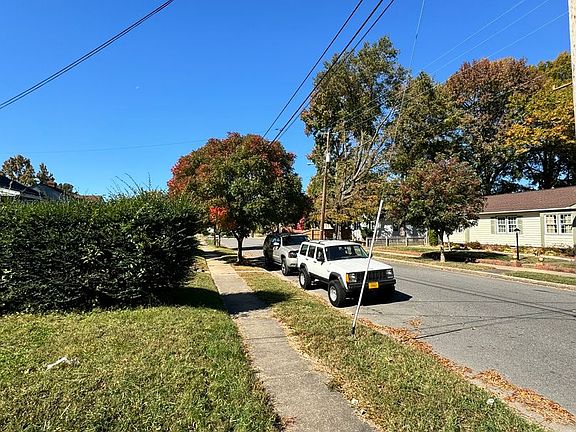 3rd image of 815 Cheatwood Ave