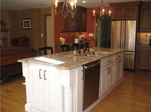 Kitchen opens to the family room- great for both everday living & entertaining