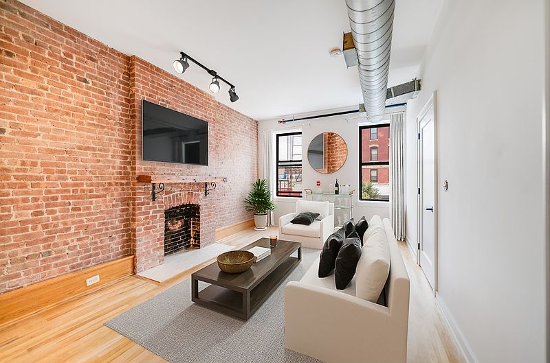 2nd image of 221 Washington St APT 202
