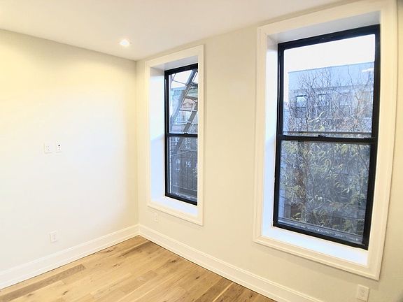 5th image of 221 E 10th St APT 17