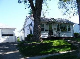 108 S 3rd Ave E, Newton, IA 50208