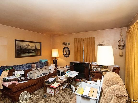 1024 Lee Street Living Room (2)-min.jpg