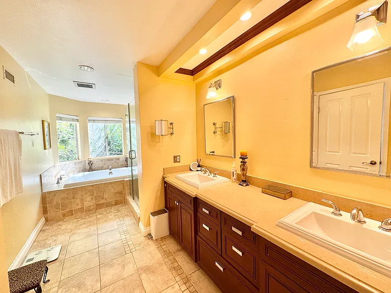 1812 Fox Springs Cir — Photo 18
