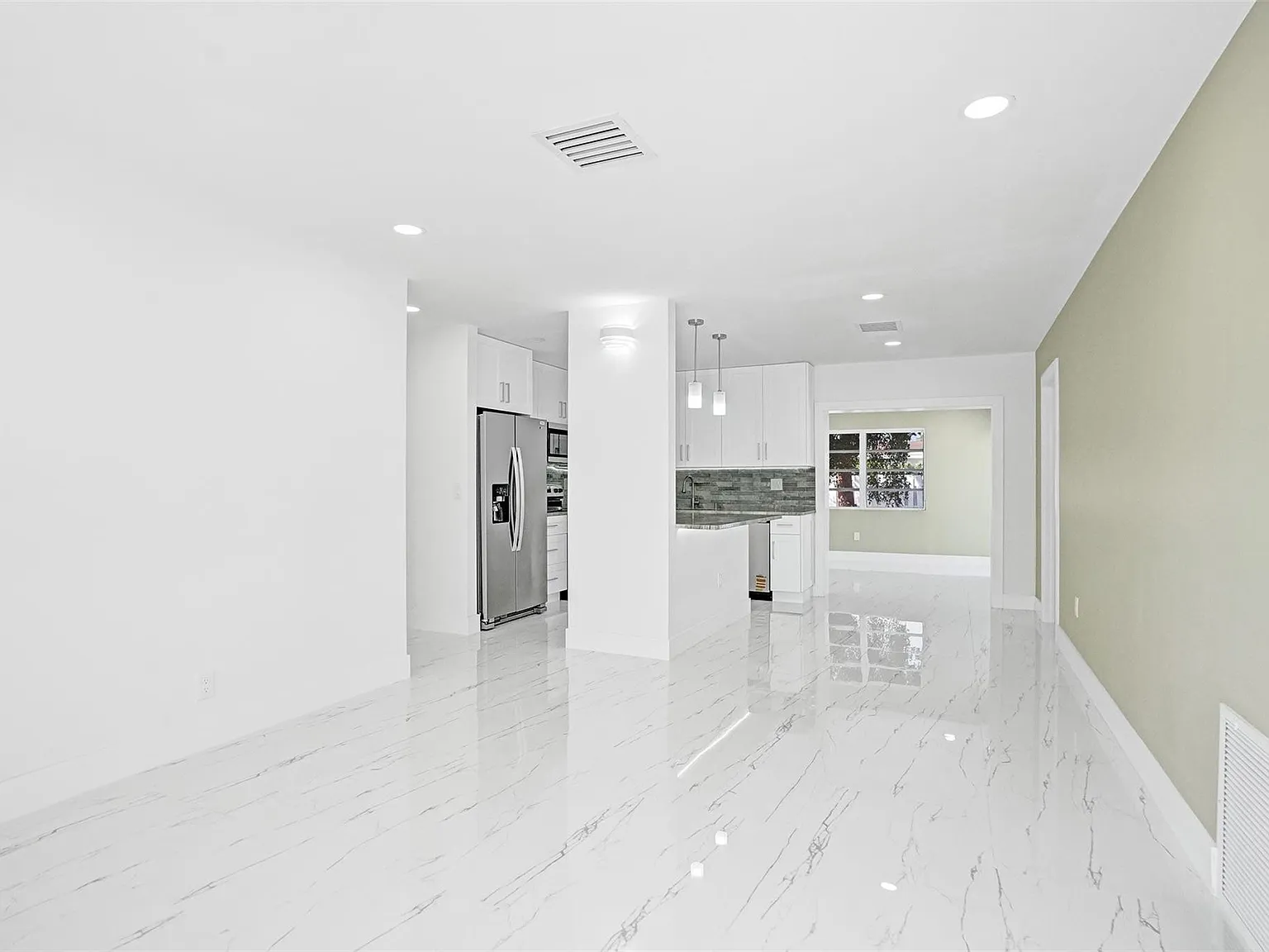 3 bed, 1.0 bath, 1552 sqft, $4,100 — Photo 2
