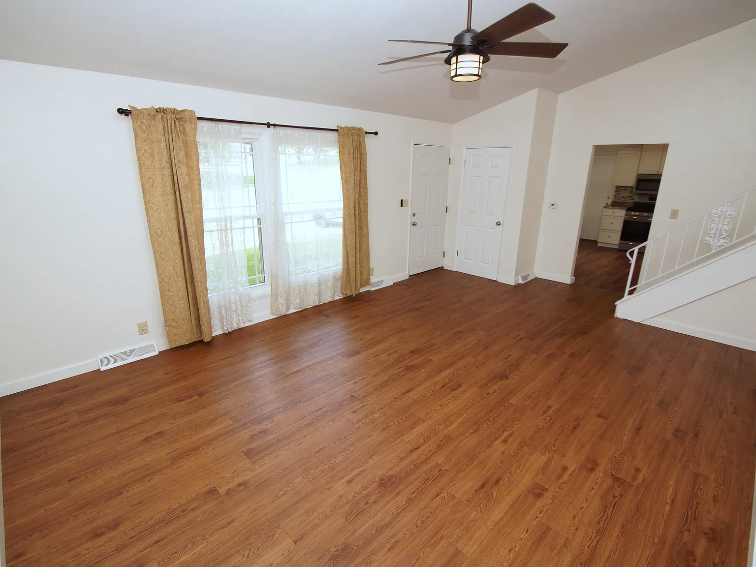 3 bed, 1.5 bath, 1400 sqft, $1,875 — Photo 4