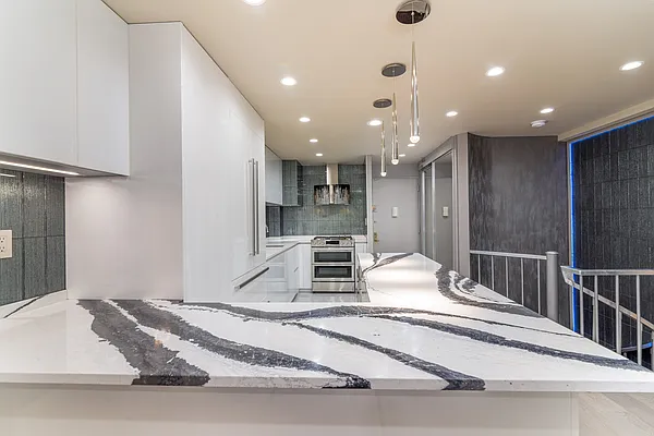 Rented by SERHANT. | media 10