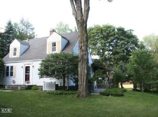 5 Taunton Lake Rd, Newtown, CT 06470