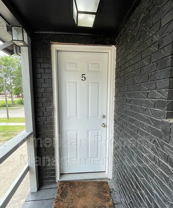 719 S Troost Ave #5