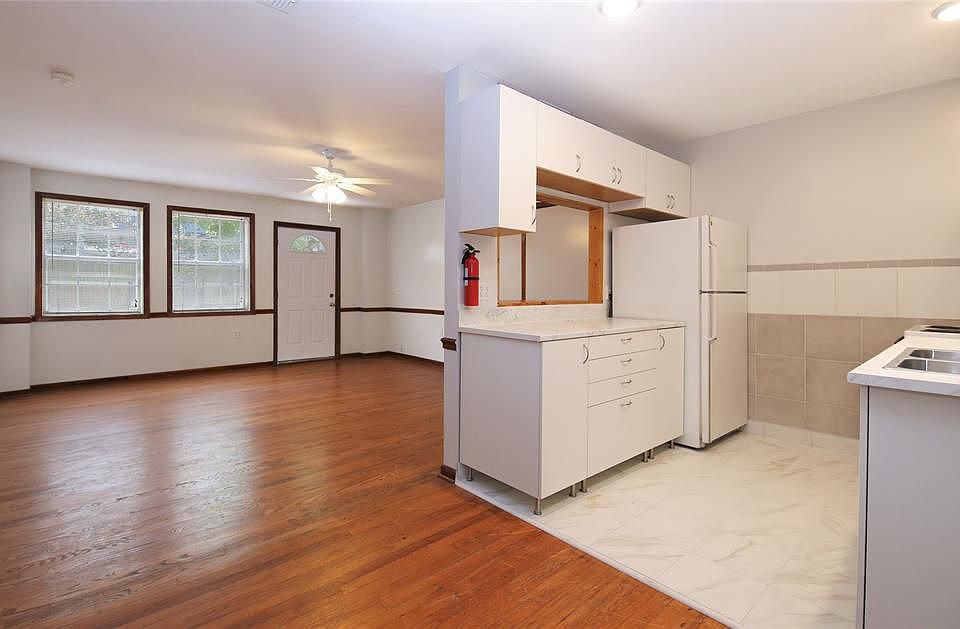 1st image of 410 Anita St APT 1D