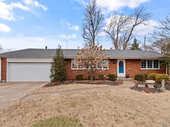 6121 Savio Dr, Saint Louis, MO 63123