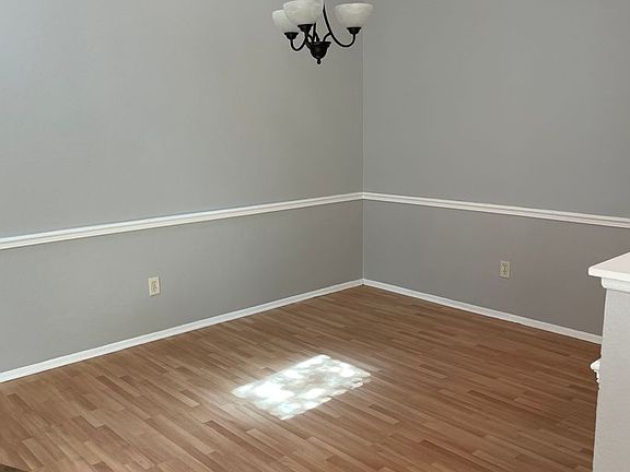 3rd image of 3000 Weymouth Ct