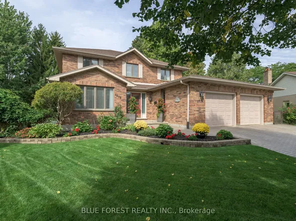 1039 Country Club Ct, London, ON N6C 5R9