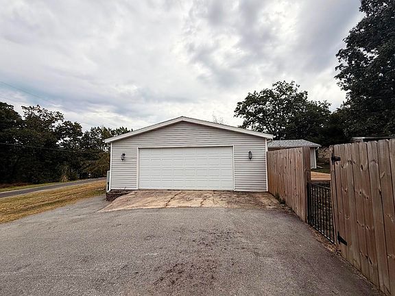 3rd image of 1789 Tate Road