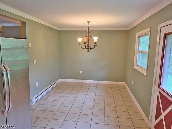 3rd image of 7 Jeanette Ln