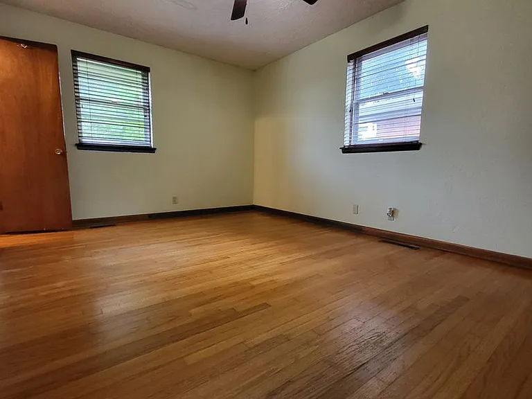 1417 Hollywood Ave — Photo 17