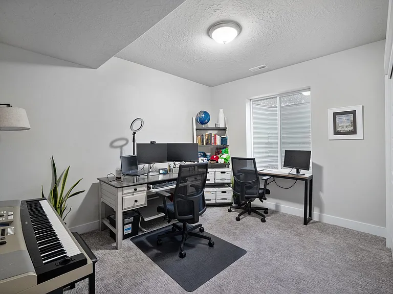 707 W Ridgeline Dr — Photo 17