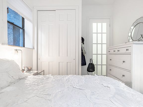 4th image of 210 W 80th St APT 3RE