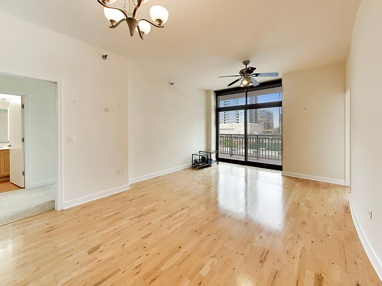 1322 S Prairie Ave #607 — Photo 4
