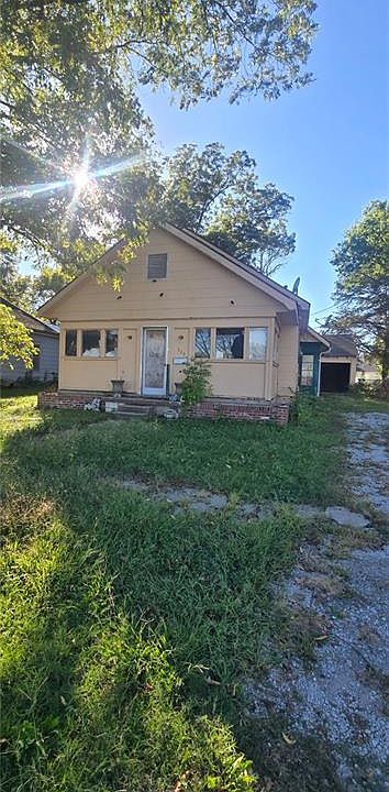 1st image of 923 N Oak St