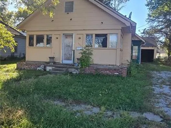 923 N Oak St, Nevada, MO 64772