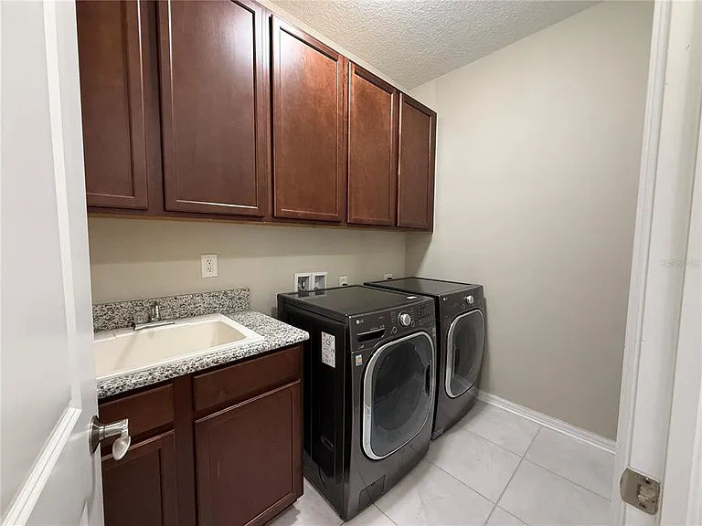 12200 Rangeland Blvd — Photo 32