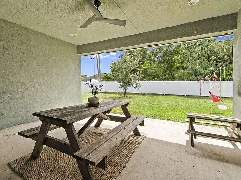 601 SW South Quick Cir #601 — Photo 19