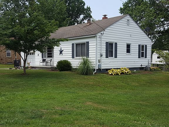 3rd image of 2706 Greenwood Ln