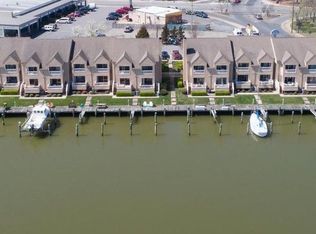 208 Market Sq #10B, Cambridge, MD 21613