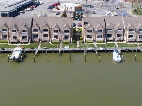 208 Market Sq #10B, Cambridge, MD 21613