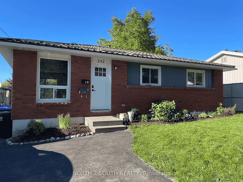 242 Jeanne St #UPPER LEVEL