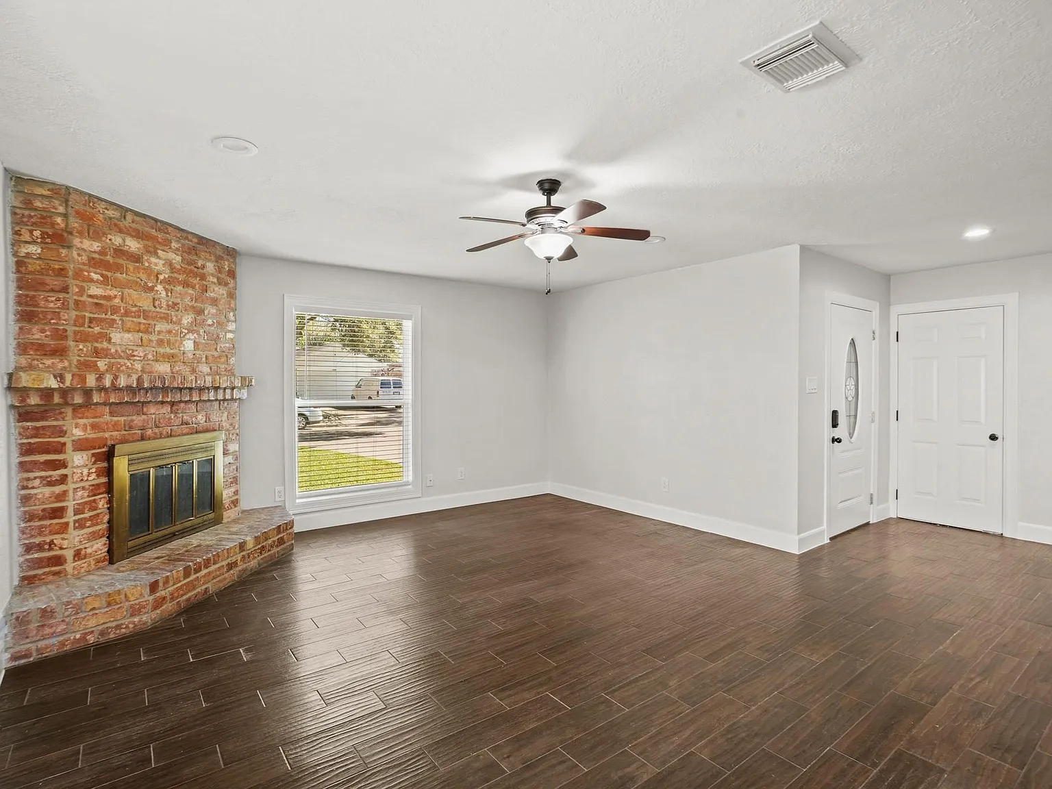 3 bed, 2.0 bath, 1476 sqft, $2,000 — Photo 4