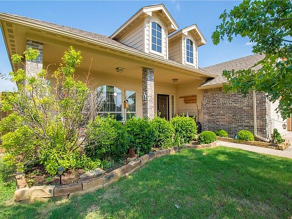 3rd image of 2504 Vintage Park Ln