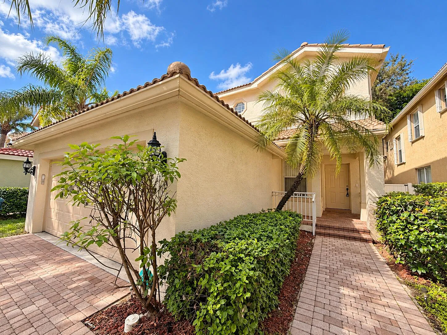 3 bed, 2.5 bath, 1714 sqft, $3,000 — Photo 2