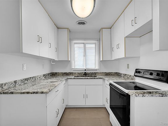 5th image of 3280 Inman St