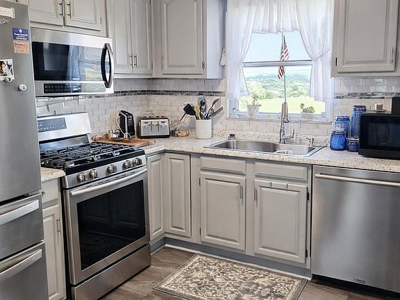 4th image of 601 Eugene Disney Ln