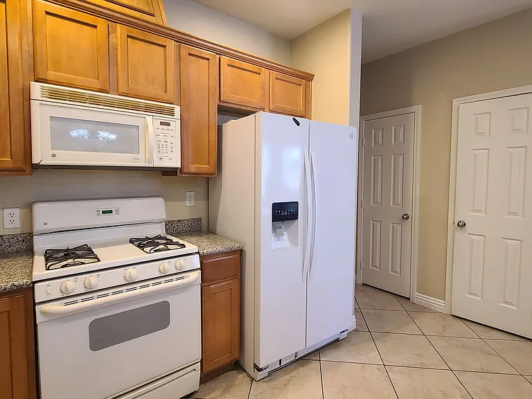 7449 W Mistral Ave — Photo 10