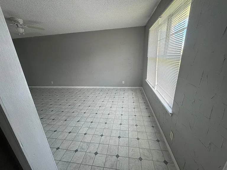 1427 Northglen St — Photo 38