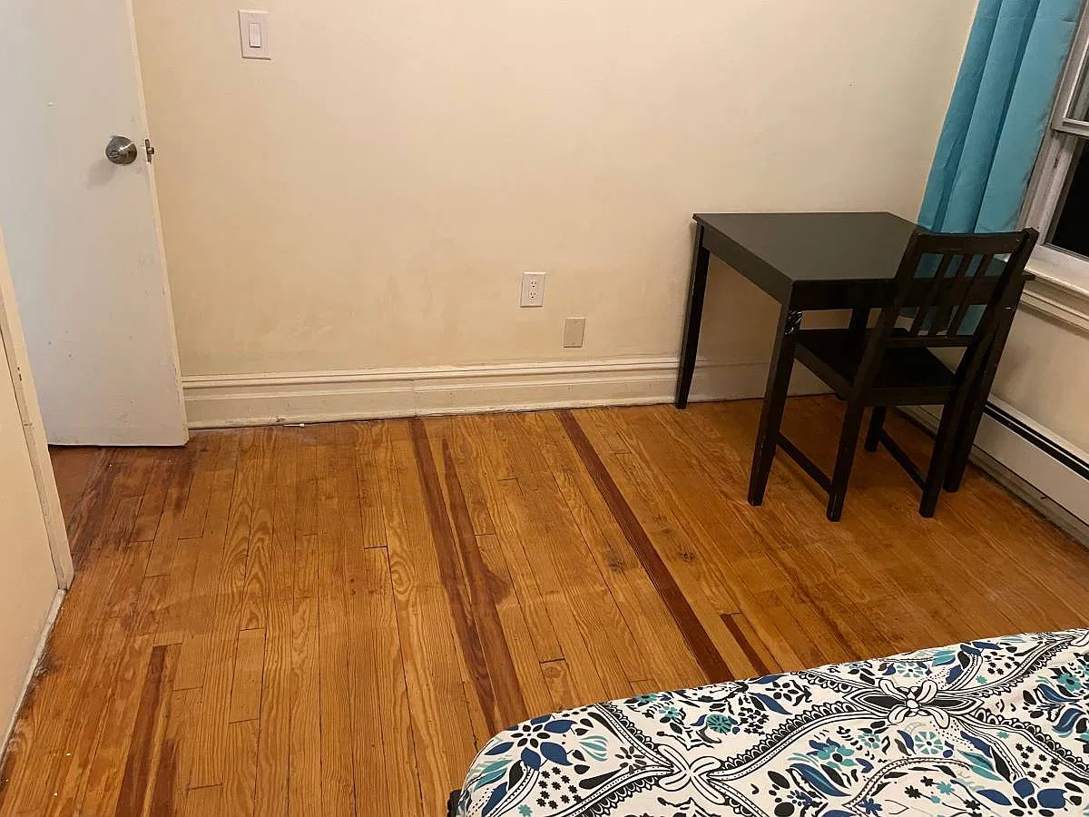 5 bed, 1300 sqft, $840 — Photo 4