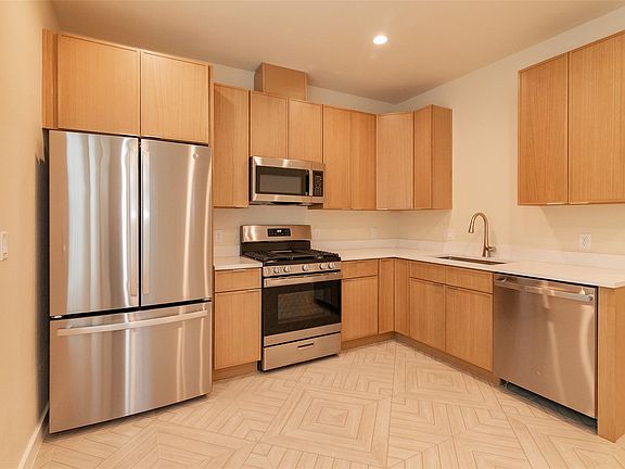 4th image of 1012 W Milton St #B