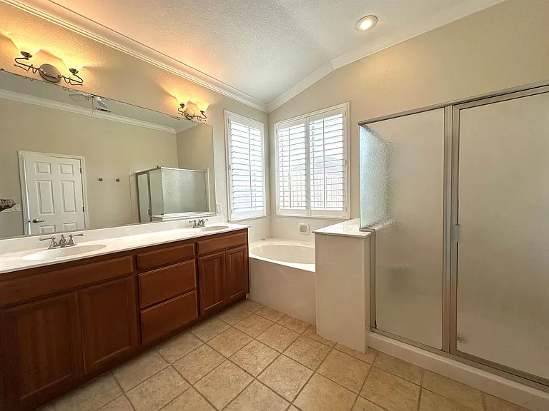 402 Albrecht St — Photo 19