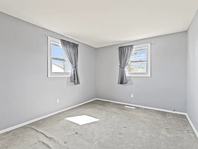 603 E Warfield St — Photo 20